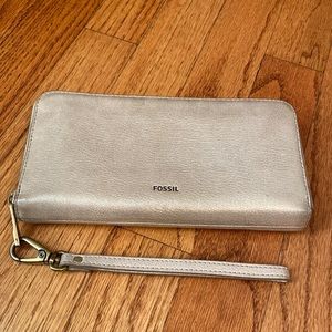 Full size zip around wallet